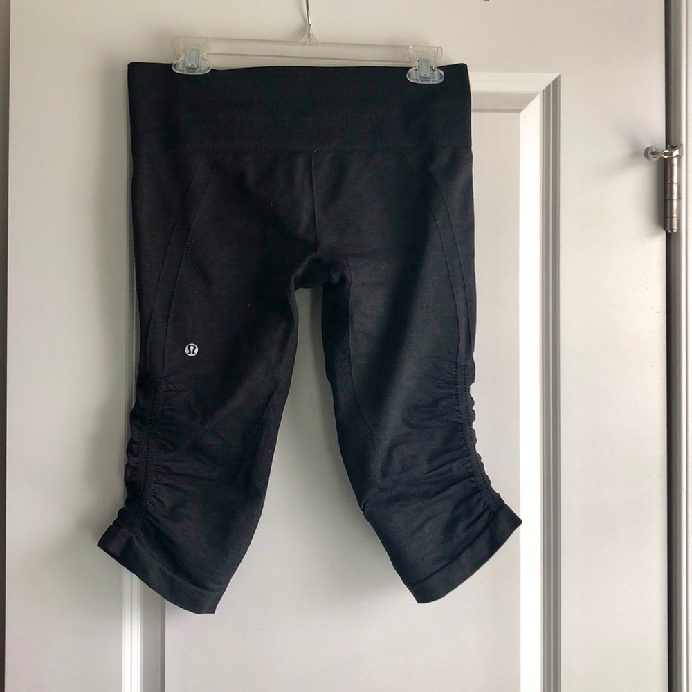 Lululemon in The Flow Crop